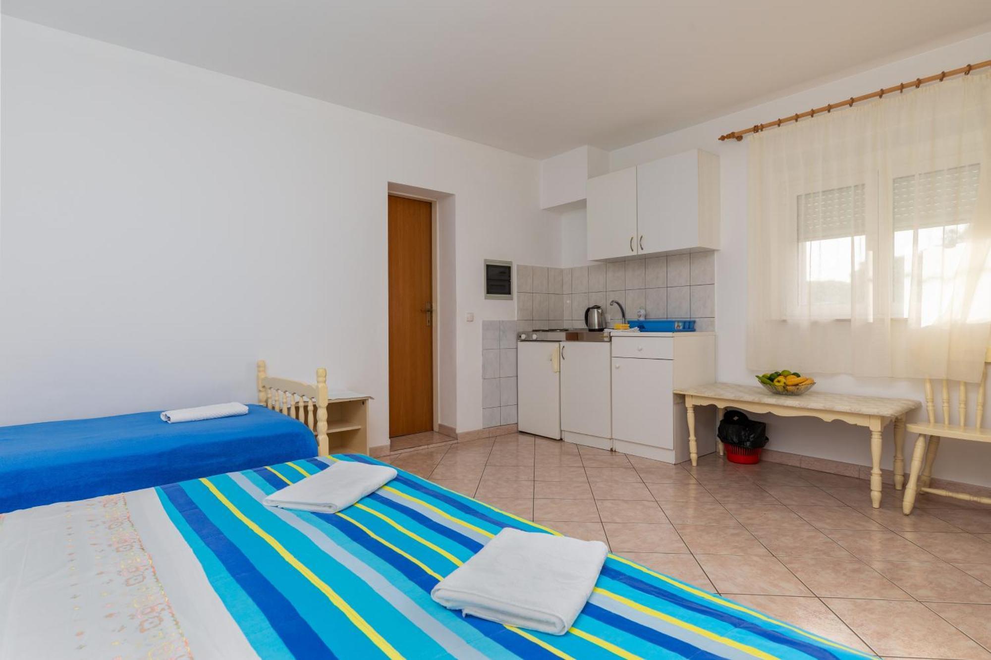 Apartments With A Parking Space Omis - 2745 Room photo